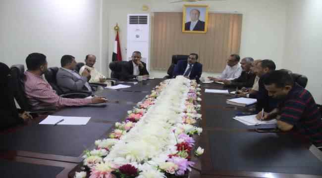 الوزير العارضة يلتقي بلجنتي المناقصات والحساب الختامي كلا على حدة في مكتبه بديوان عام  وزارة العدل