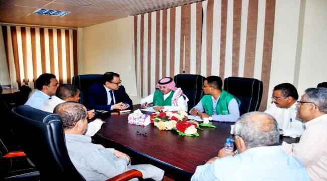 السقطري يناقش تعزيز التعاون المشترك مع البرنامج السعودي للتنمية والإعمار بعدن