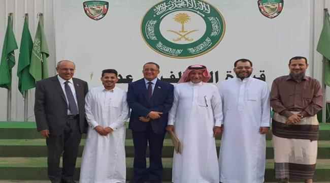 الخبجي يلتقي رئيس لجنة التنسيق والارتباط السعودي وقائد قوات التحالف في عدن ويناقش معهم عملية صرف الرواتب وآليات تنفيذ اتفاق الرياض