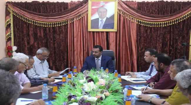 الوزير العكبري يرأس اجتماع لمناقشة تطوير أداء قطاع المناهج والتوجيه التربوي