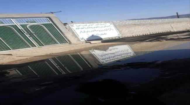 وسط تجاهل سلطة الإخوان.. مياه الصرف تُحاصر القبور في شبوة