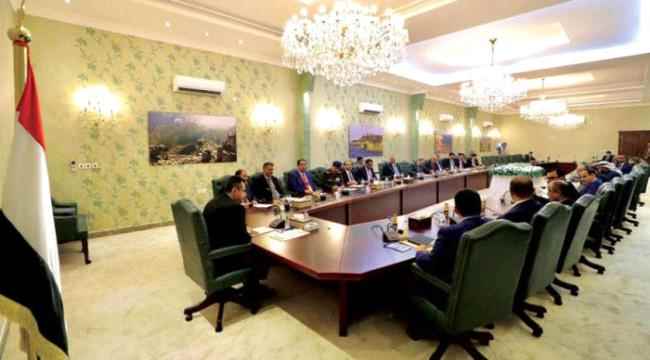 الشرق الأوسط: الحكومة اليمنية تتجاوز صدمة التفجير وتعقد أولى اجتماعاتها في عدن