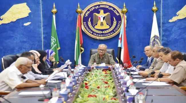 هيئة رئاسة المجلس الانتقالي تؤكد أن الاعتداء على مطار عدن لن يثني المجلس عن مواصلة تنفيذ اتفاق الرياض