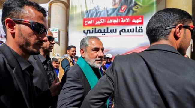 مشهد مستفز.. والإرياني يعلق "هذا الحاكم الفعلي لصنعاء"