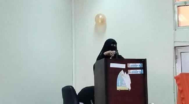بسبب انتقادها للانتهاكات..احتجاز ناشطة حقوقية من قبل مليشيات الاخوان في تعز
