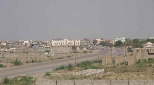 بعد خسائرها الفادحة.. مليشيات الحوثي تقصف مدينة حيس بقذائف الهاون