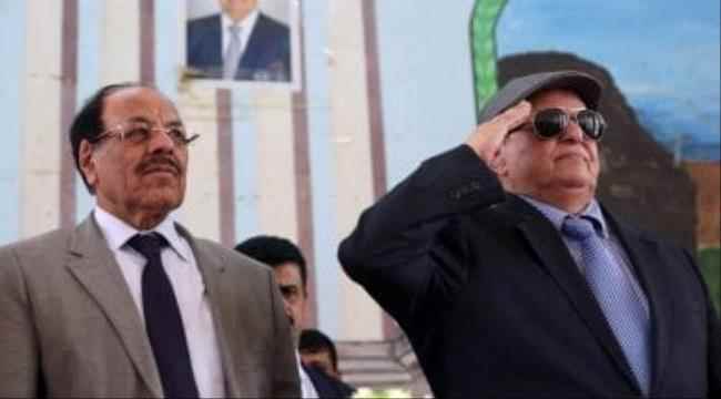 صحفي جنوبي : لهذا السبب..يتمسك حزب الاصلاح بهادي وبن دغر؟