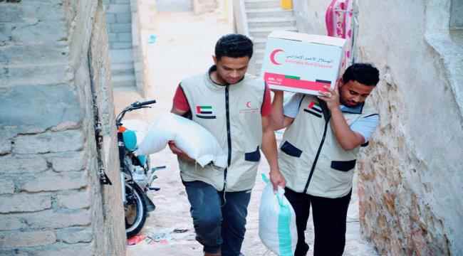 بدعم من دولة الإمارات.. هيئة الهلال الأحمر تسير قوافل إغاثية إلى أهالي محافظة شبوة وحضرموت