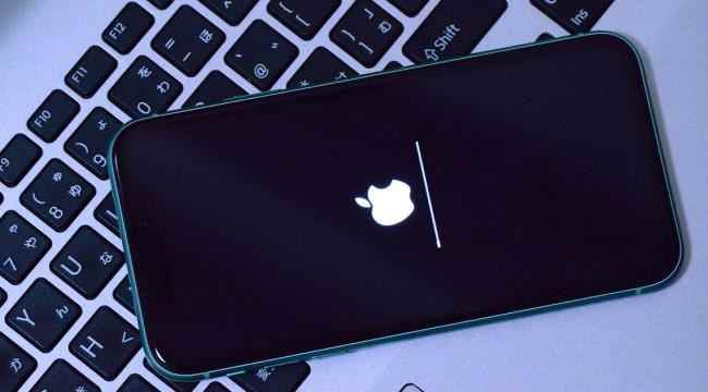 آبل تواجه دعوى قضائية جديدة بسبب إبطاء آيفون