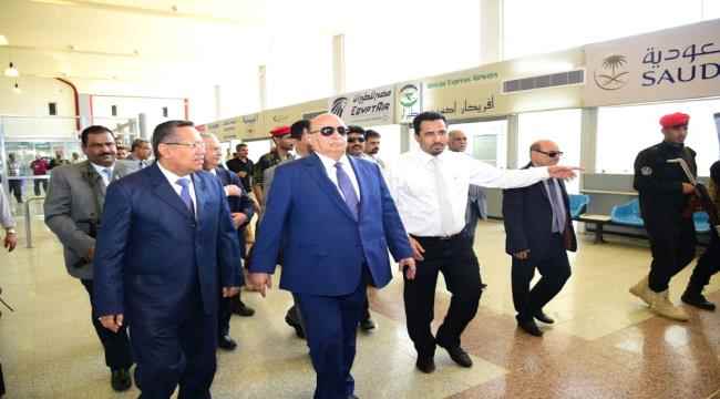 صحفي جنوبي : هادي سيصدر قرارات ترقية لكل الفاسدين وسيعمق وجودهم في الدولة