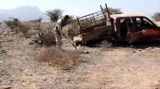 الفرق الهندسية تنزع ألغاماً جديدة في نفس مكان حادث انفجار لغم يوم أمس شمال الضالع وتحذر المواطنين