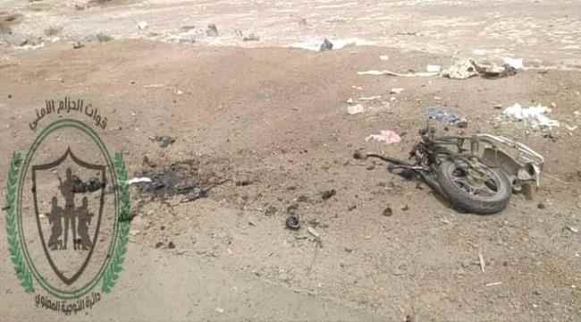 قوات الحزام الأمني بعدن تكشف عن تفاصيل انفجار دراجة نارية مفخخة
