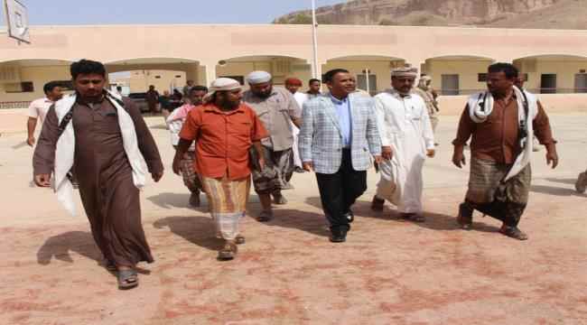 الوكيل عبدون يَفْتَتِح (15) مشروعاً تربويًا وتعليمياً بمديرتي شبام والقطن