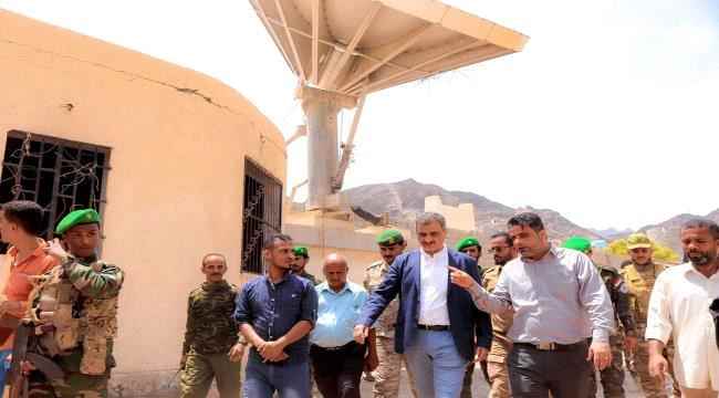 المحافظ لملس يتفقد سير أعمال إعادة تأهيل مبنى إذاعة وتلفزيون عدن