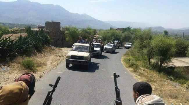 على خطى الحوثي..إخوان تعز يفرضون مشرفين لمراقبة العمل في مؤسسات الدولة