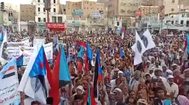 حضرموت تسكت الإخوان وتؤكد وقوفها خلف المجلس الانتقالي الجنوبي
