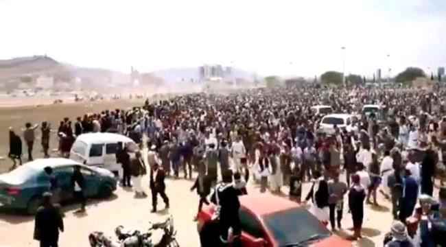 اليمنيون يشيّعون مفتيهم في صنعاء رغم محاولات «تشويش»حوثية