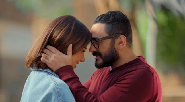 هجوم حاد على حلا شيحة بعد تبرؤها من مشاهدها في فيلم "مش أنا" وانتقادها تامر حسني