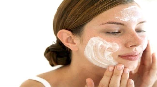 خبير تجميلي يبتكر معادلة لحساب كمية الواقي الشمسي الذي تحتاج لتطبيقه