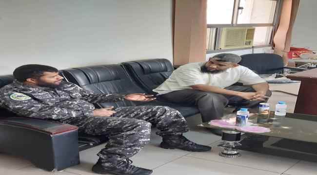 مدير عام مكتب أوقاف وإرشاد عدن الوالي يلتقي بن عفيف خلال زيارة له