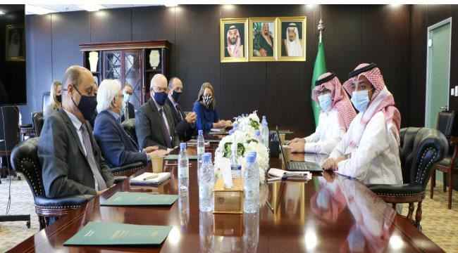 ما الذي يمنع الحكومة من العودة إلى عدن ومباشرة مهامها؟