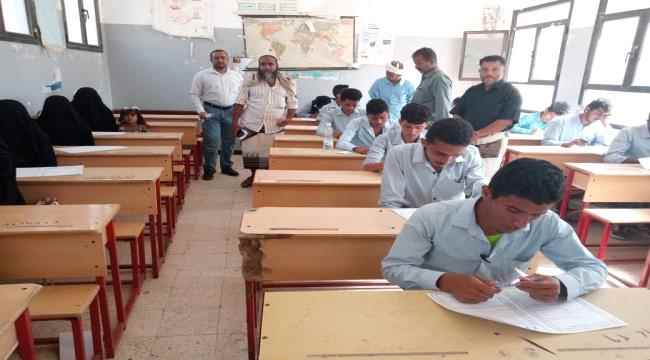 مديرعام مديرية سرار يافع يدشن امتحانات الثانوية العامة للعام الدراسي2021-2020م بثانوية سرار