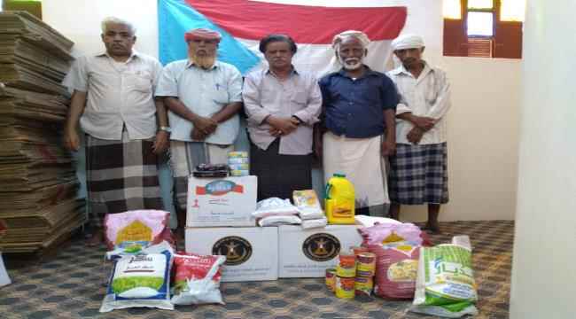 الهيئة التنفيذية المساعدة لانتقالي وادي وصحراء حضرموت تدشن توزيع السلال الغذائية على أسر الشهداء
