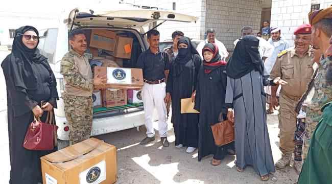فريق حقوقي من الجمعية الوطنية يزور سجن أبين ويسلّم إدارته كمية من الأدوية والمستلزمات طبية