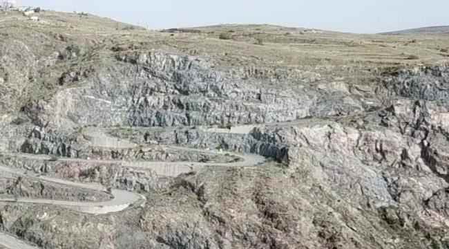 مدفعية المقاومة الجنوبية في عقبة ثره تدمر موقعاً للحوثيين