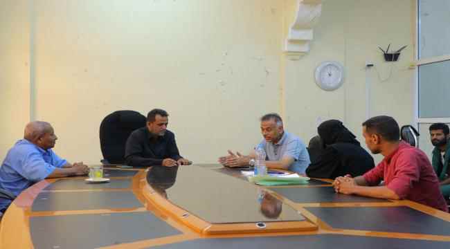 مأمور المعلا يضع اللمسات الآخيرة للقيام بحملات إزالة الربط الكهربائي العشوائي بالمديرية