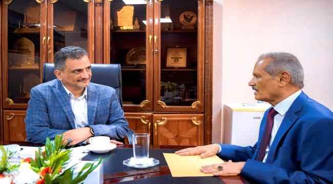 المحافظ لملس يثمّن دعم المؤسسة العامة للتأمينات لقطاع الخدمات بالعاصمة عدن
