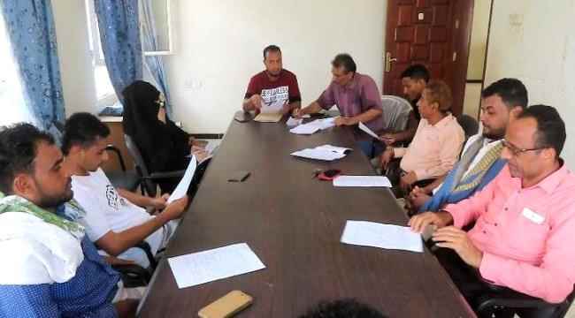 مدير عام الهيئة العامة للموارد المائية بمحافظة أبين يناقش آلية تنفيذ خطة جودة المياه