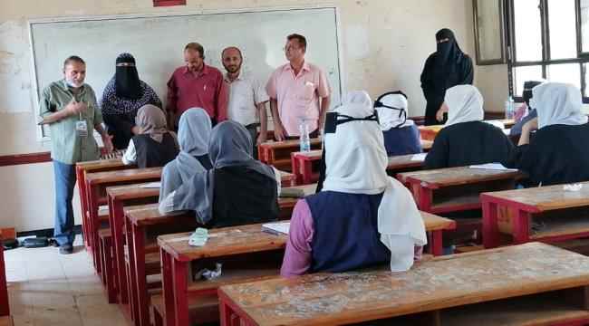 فريق الاشراف الوزاري بعدن يواصل زياراته لمراكز اختبارات الثانوية العامة بمديرية البريقة 