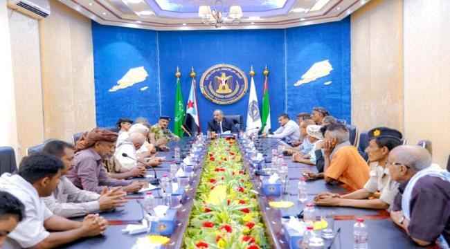 الرئيس القائد عيدروس الزُبيدي يلتقي عدداً من القيادات العسكرية والوجهاء والشخصيات الاجتماعية من أبناء محافظة أبين