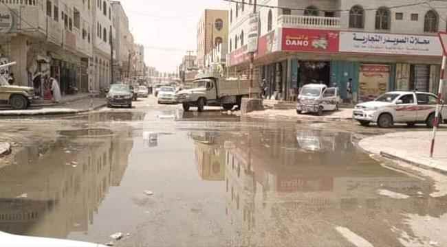 سلطات شبوة الاخوانية تتجاهل أزمة مياه الصرف في عتق