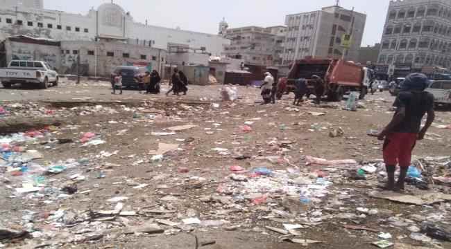 مدير الشيخ عثمان يشيد بقيادة صندوق النظافة التحسين عدن وبالمواقف الايجابية في حملة النظافة الواسعة بالمديرية 