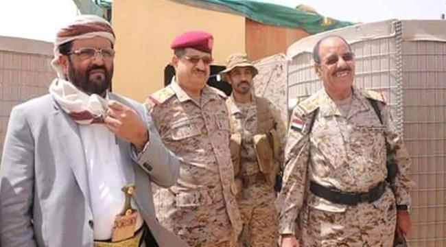 سياسي يمني : الشرعية سلمت معسكرات وعتاد عسكري لتنظيم القاعدة للسيطرة على الجنوب