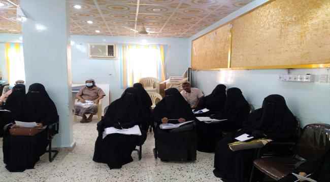 985معلما ومعلمة و50 عاملا صحيا يحضرون إجتماعا تنشيطيا في برنامج فقر الدم بلحج