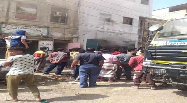 حريق بمحل تجاري بالشيخ عثمان