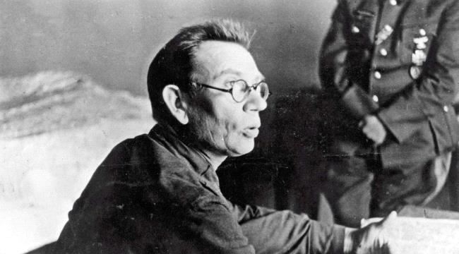 الخائن رقم 1.. جنرال كوّن جيشاً وحاول محو الاتحاد السوفيتي