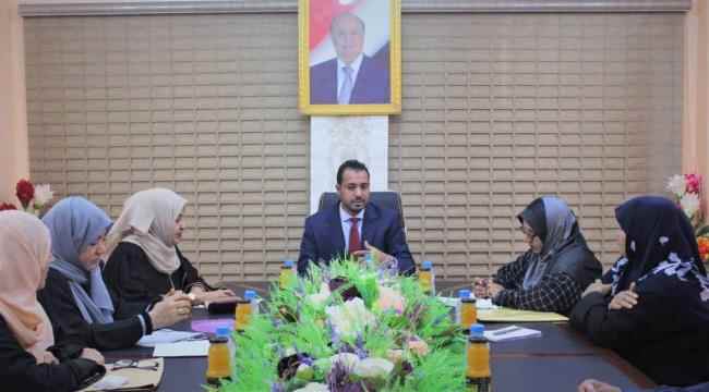 الوزير العكبري يؤكد اهتمام الوزارة المتواصل لدعم تعليم الفتاة