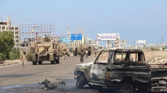 الحكومة تغادر عدن وصحفي يدعو الانتقالي الى فرض القوة وإعلان الحكم العسكري 