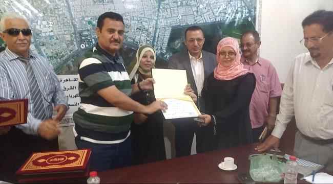 مدير عام المنصورة يكرم " 16 " موظفة من مختلف المكاتب التنفيذية بالمديرية