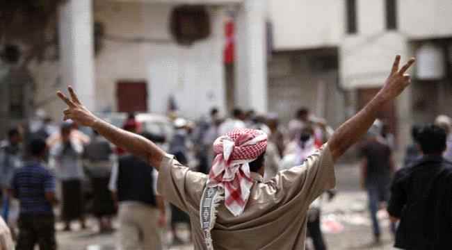 قيادي في الانتقالي يكشف مصير الحكومة الجديدة بعد حصار قصر معاشيق بعدن