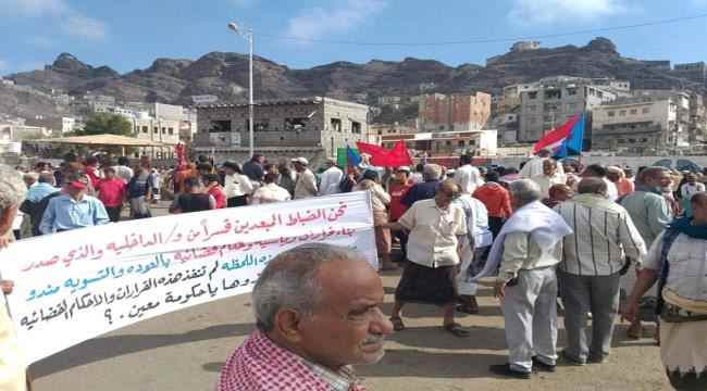عاجل : تظاهرة حاشدة بالقرب من قصر معاشيق بعدن