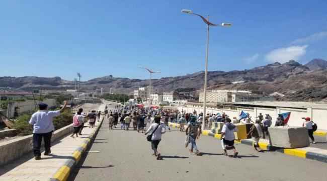عاجل : دوي اطلاق نار بالقرب من قصر معاشيق بعدن