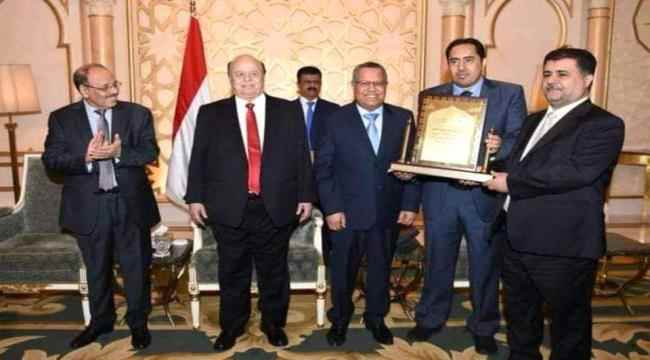 لقمان: الحكومة بلا صلاحيات.. وقرار الشرعية بيد الأحمر والعيسي وأبناء هادي