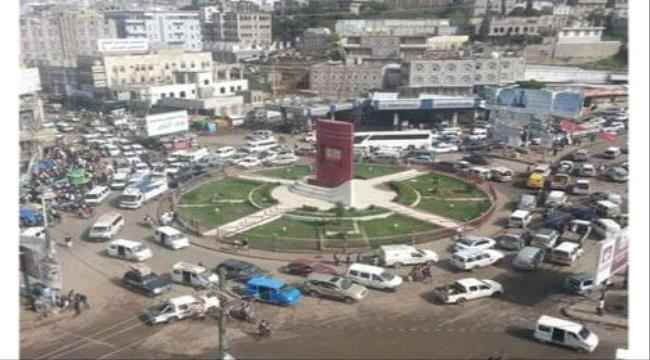 مسلح حوثي يعتدي على "عريس" أمام عروسته في إب