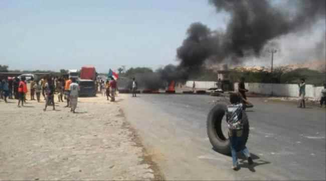 احتجاجات غاضبة تنديدا بتردي الأوضاع المعيشية في ميفع حجر بحضرموت  