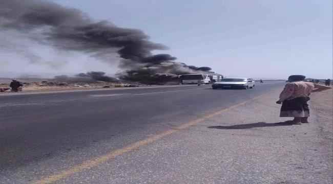 احتراق باص في الخط الدولي الذي يربط حضرموت بالعاصمة  عدن.